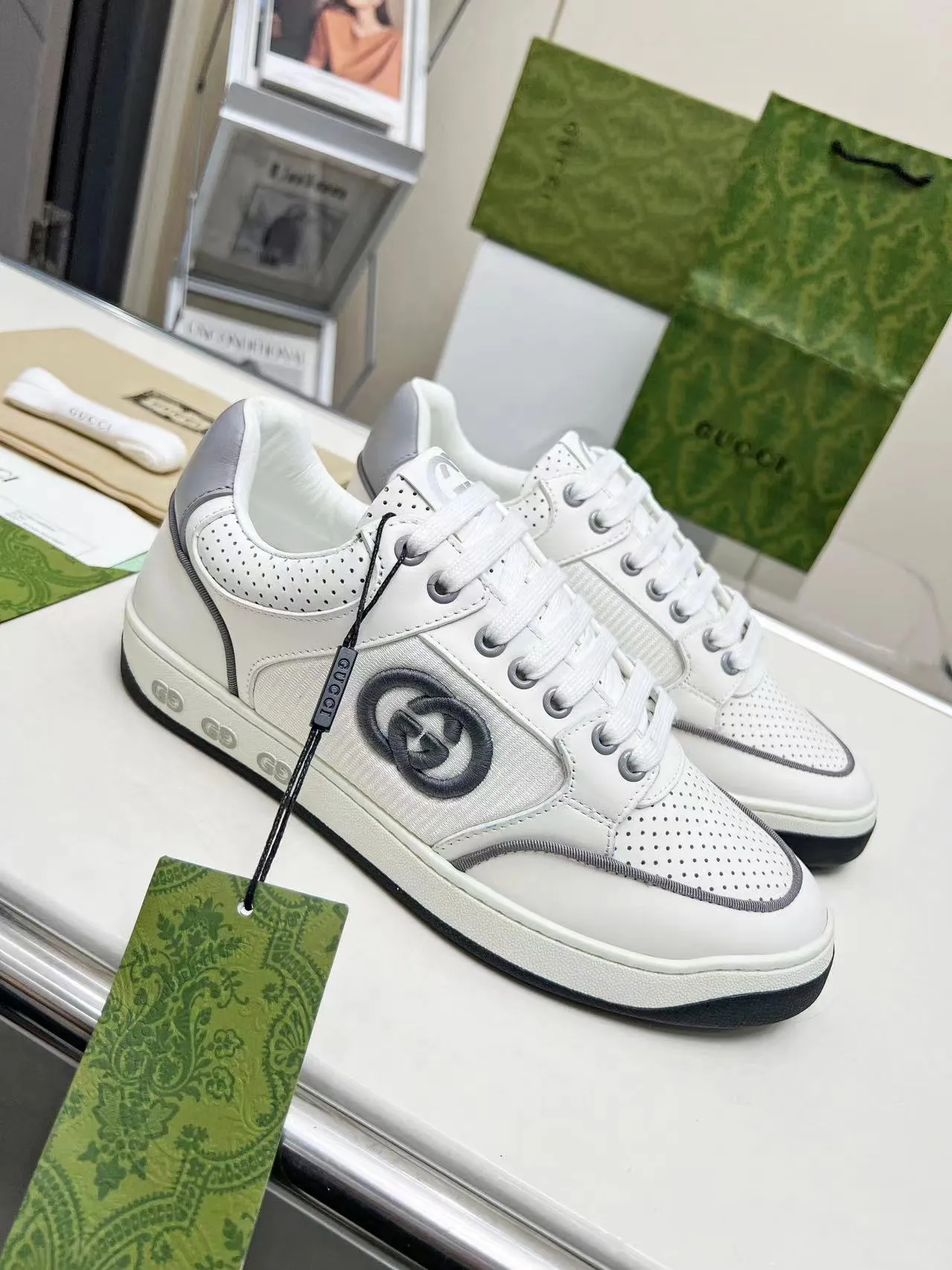 P620 💞💞Gucci G Home’s latest popular sports shoes, couple’s style, casual, retro white shoes 🌸🌸🌸 New popular series. The exquisite and compact interlocking double G logo romantically interprets the aesthetic concept of this series. Made of off-white leather, retro inspiration is cleverly blended into the sneaker design to reinterpret the brand logo. Exquisitely packaged at the delivery counter 🛍📦 ▪️Fabric: Original custom-made imported first-layer cowhide leather ▪️Lining: Original custom-made imported cowhide lining ▪️Outsole: Original molded two-color TPU outsole ▪️Size: Women's 35-40 / Men's 39-45